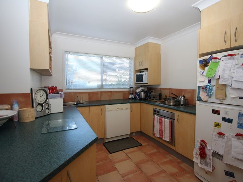 25 Victor Avenue, Paradise Point QLD 4216