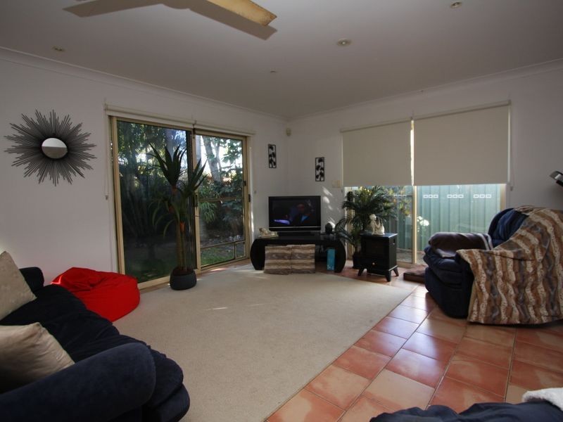 25 Victor Avenue, Paradise Point QLD 4216