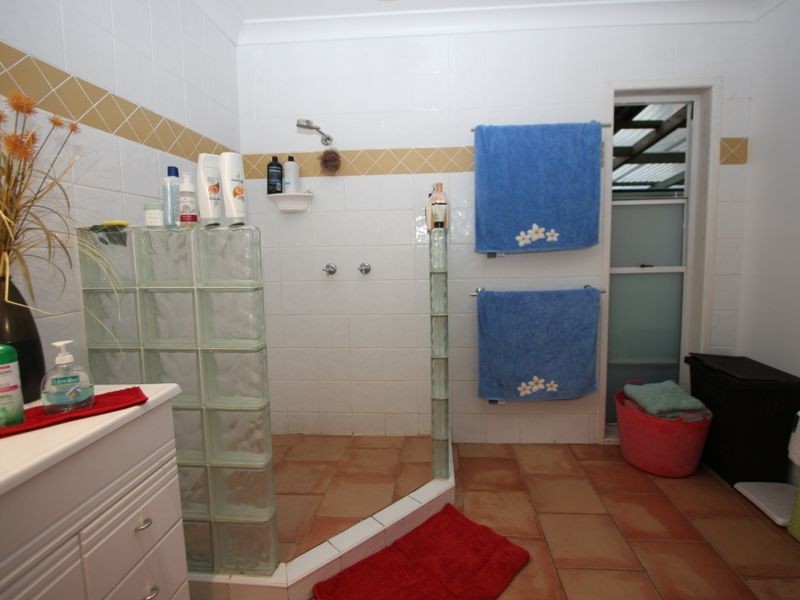 25 Victor Avenue, Paradise Point QLD 4216