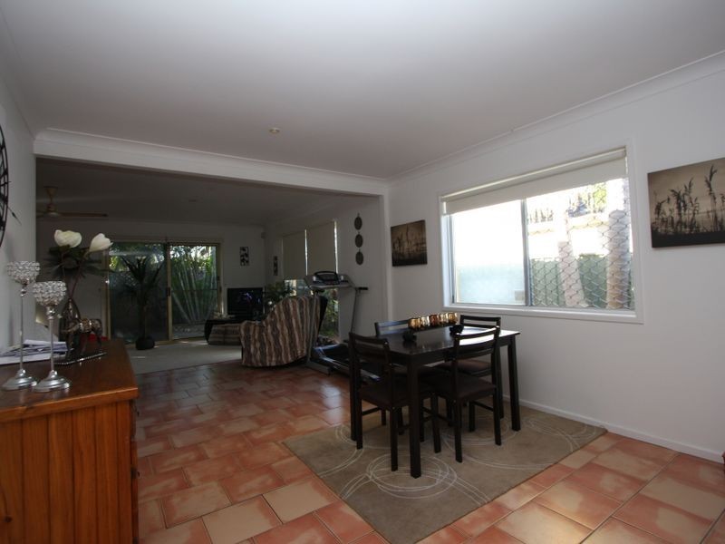 25 Victor Avenue, Paradise Point QLD 4216