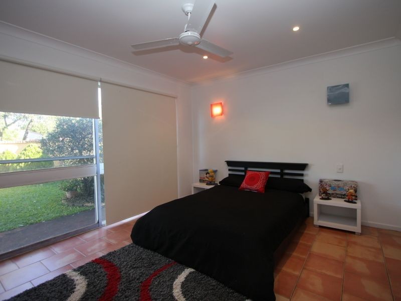 25 Victor Avenue, Paradise Point QLD 4216