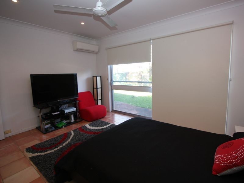 25 Victor Avenue, Paradise Point QLD 4216