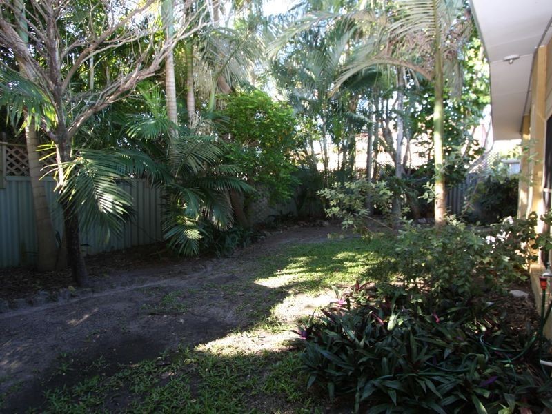 25 Victor Avenue, Paradise Point QLD 4216