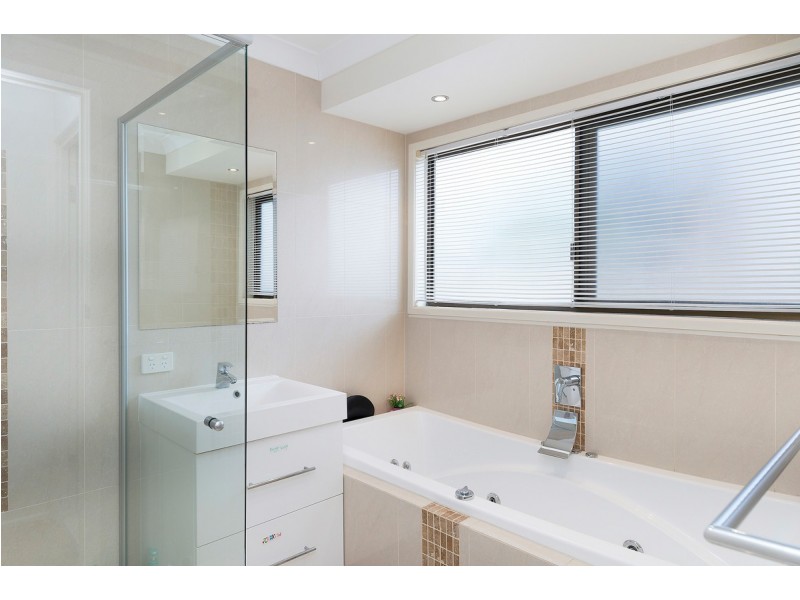 68 Oxley Drive, Paradise Point QLD 4216