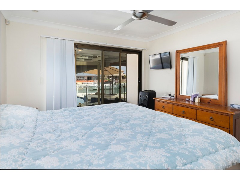 68 Oxley Drive, Paradise Point QLD 4216