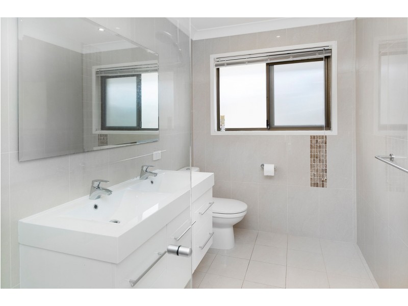 68 Oxley Drive, Paradise Point QLD 4216