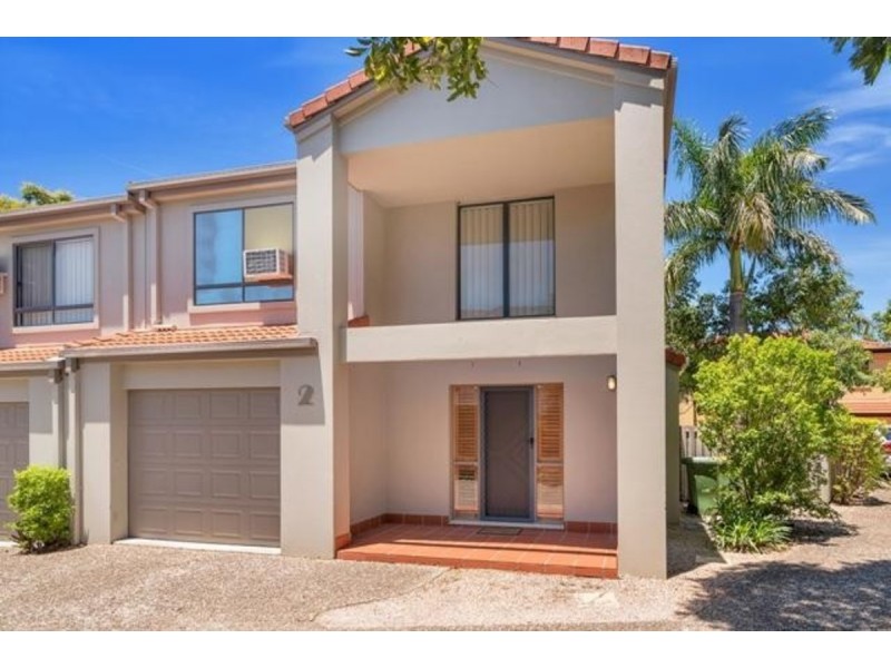 2/120 Pohlman Street, Southport QLD 4215