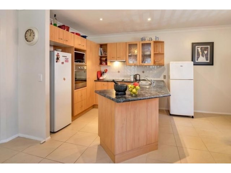 2/120 Pohlman Street, Southport QLD 4215