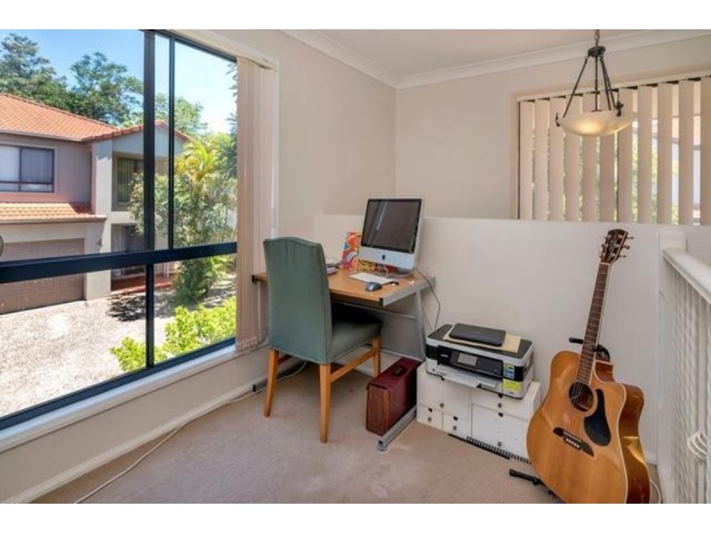 2/120 Pohlman Street, Southport QLD 4215