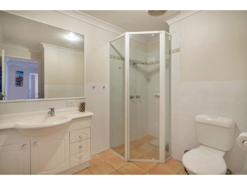 2/120 Pohlman Street, Southport QLD 4215