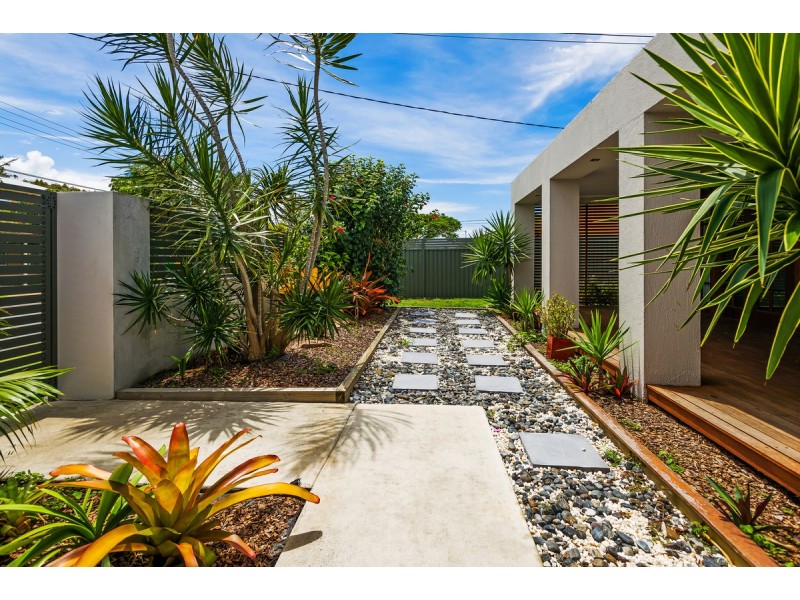 16 St Nicholas Street, Runaway Bay QLD 4216