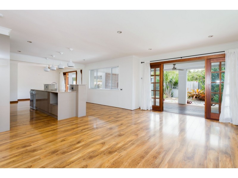 16 St Nicholas Street, Runaway Bay QLD 4216