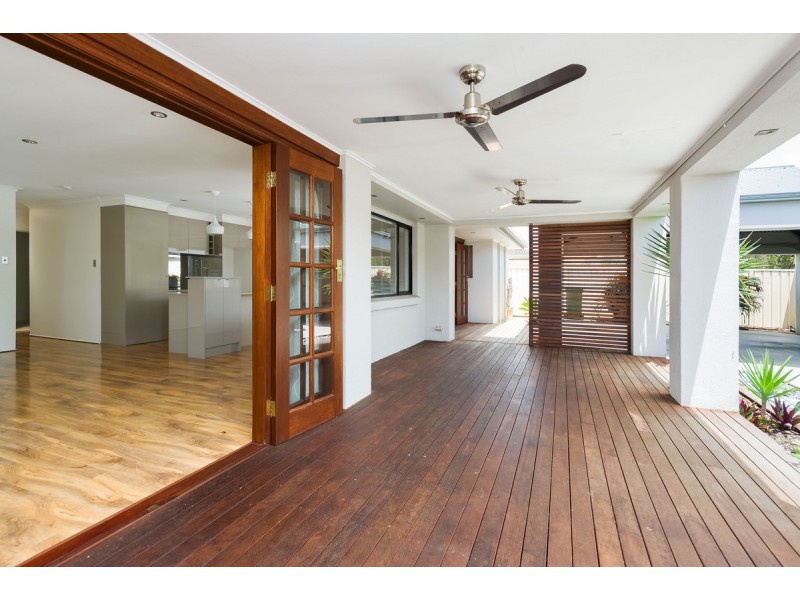 16 St Nicholas Street, Runaway Bay QLD 4216