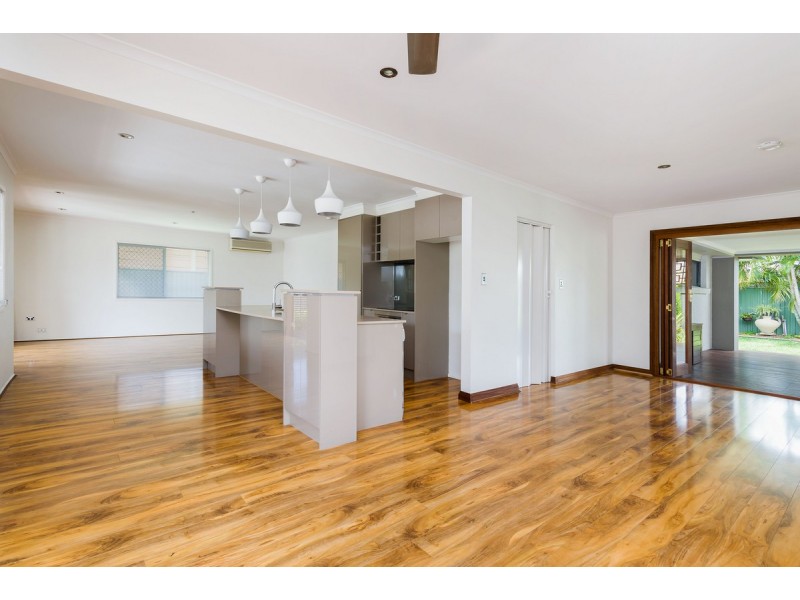 16 St Nicholas Street, Runaway Bay QLD 4216