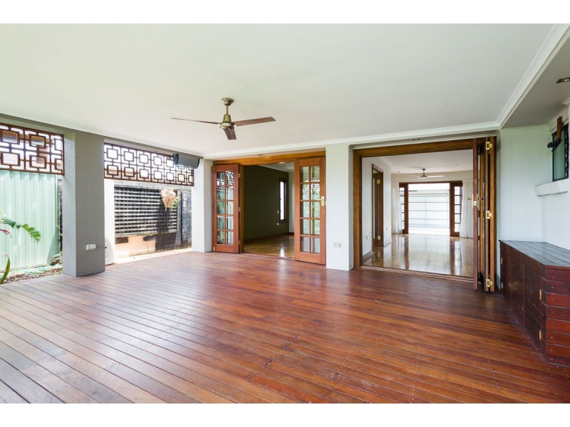 16 St Nicholas Street, Runaway Bay QLD 4216