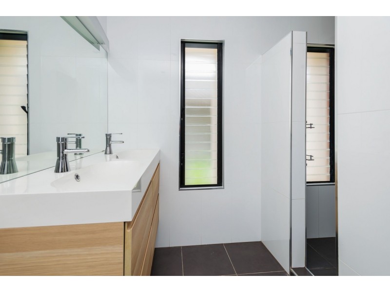 16 St Nicholas Street, Runaway Bay QLD 4216