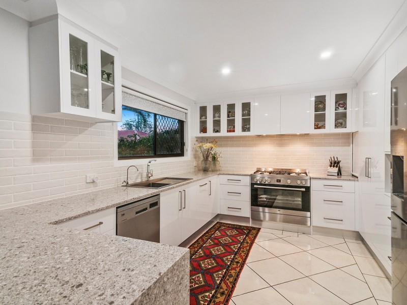 10 Gladiolus Court, Hollywell QLD 4216