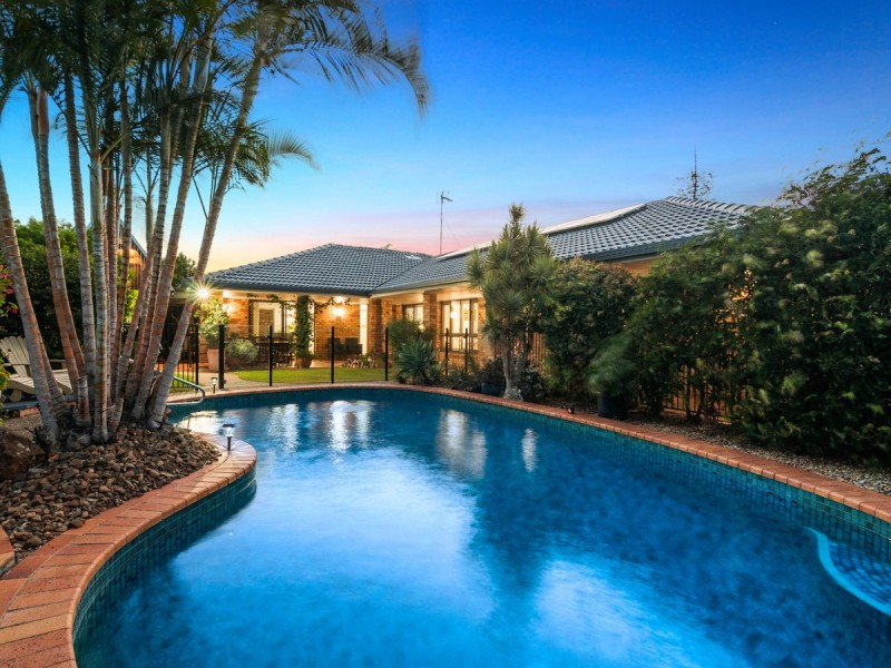 10 Gladiolus Court, Hollywell QLD 4216