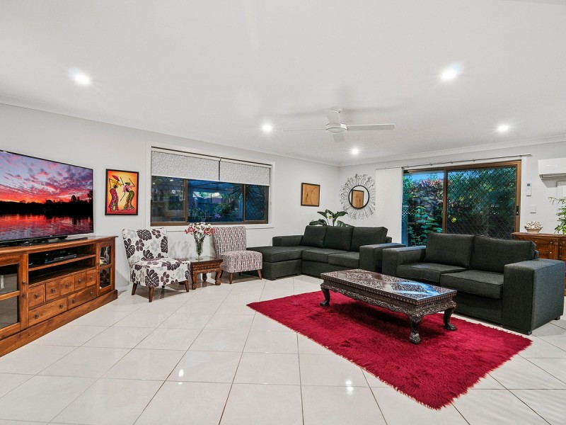 10 Gladiolus Court, Hollywell QLD 4216