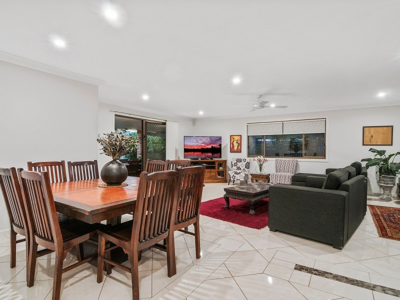 10 Gladiolus Court, Hollywell QLD 4216