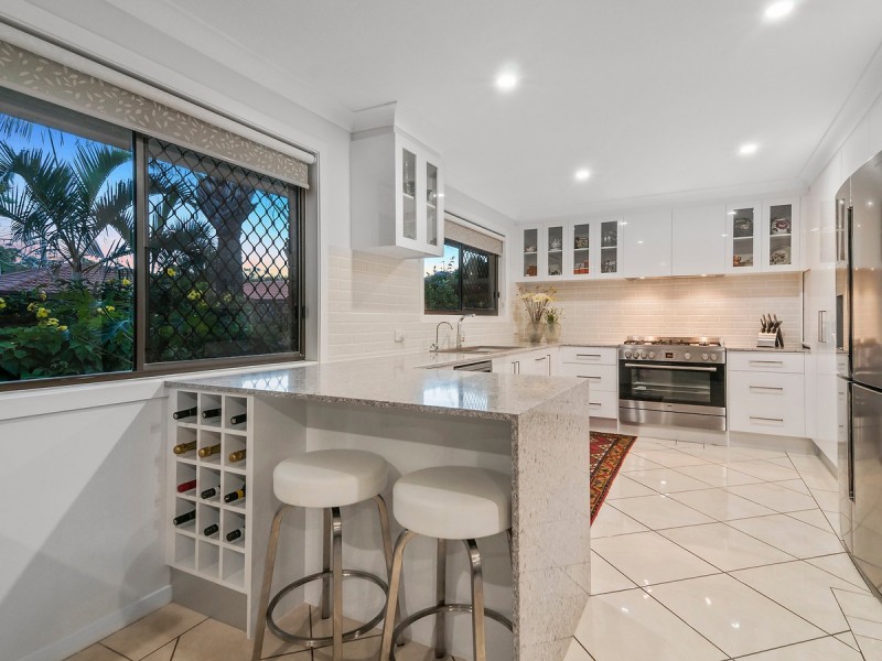 10 Gladiolus Court, Hollywell QLD 4216