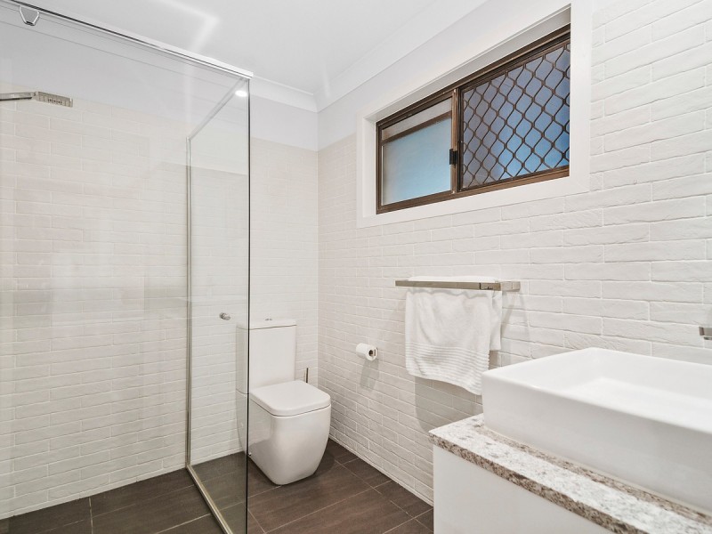 10 Gladiolus Court, Hollywell QLD 4216