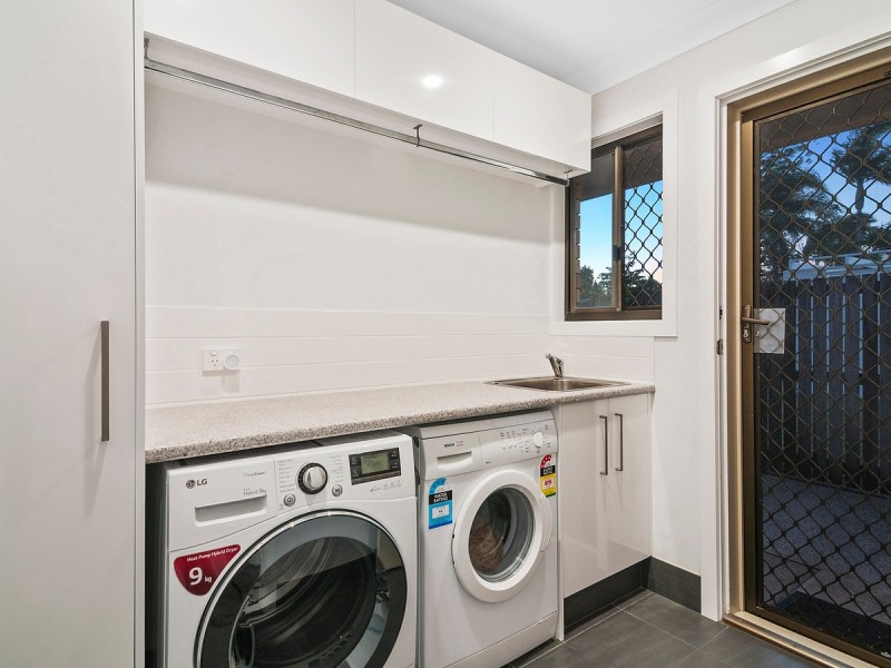 10 Gladiolus Court, Hollywell QLD 4216