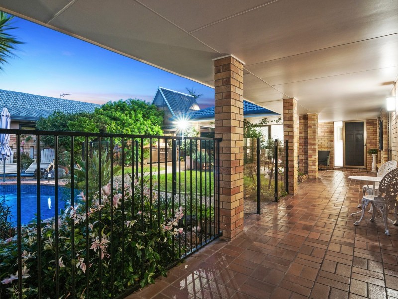 10 Gladiolus Court, Hollywell QLD 4216