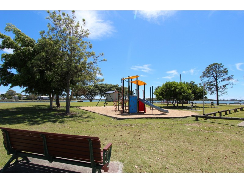 26 Crescent Avenue, Hope Island QLD 4212