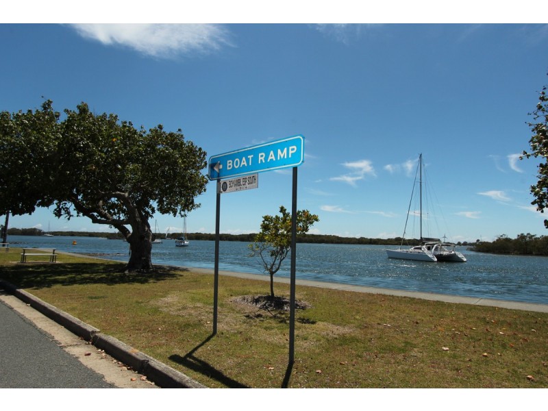 26 Crescent Avenue, Hope Island QLD 4212