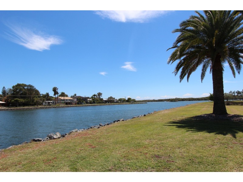 26 Crescent Avenue, Hope Island QLD 4212