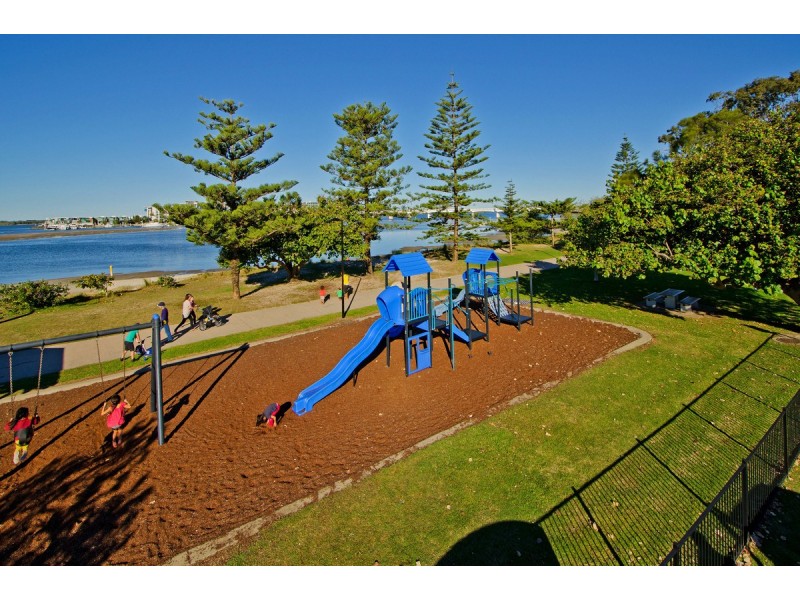 3/16-18 Abalone Ave., Paradise Point QLD 4216