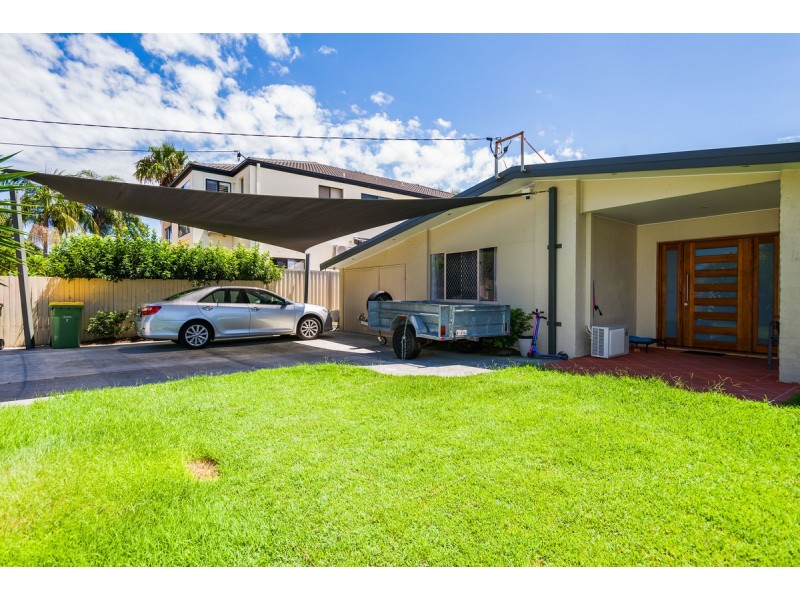 25 Victor Avenue, Paradise Point QLD 4216