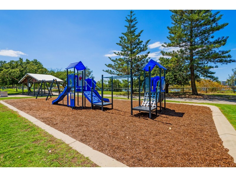 1/23 Victor Avenue, Paradise Point QLD 4216