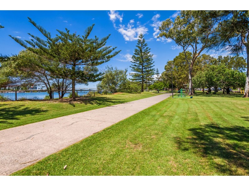 1/23 Victor Avenue, Paradise Point QLD 4216