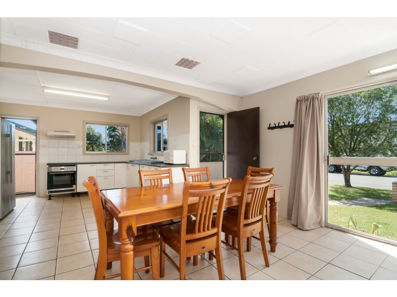 16 Iando Street, Coombabah QLD 4216