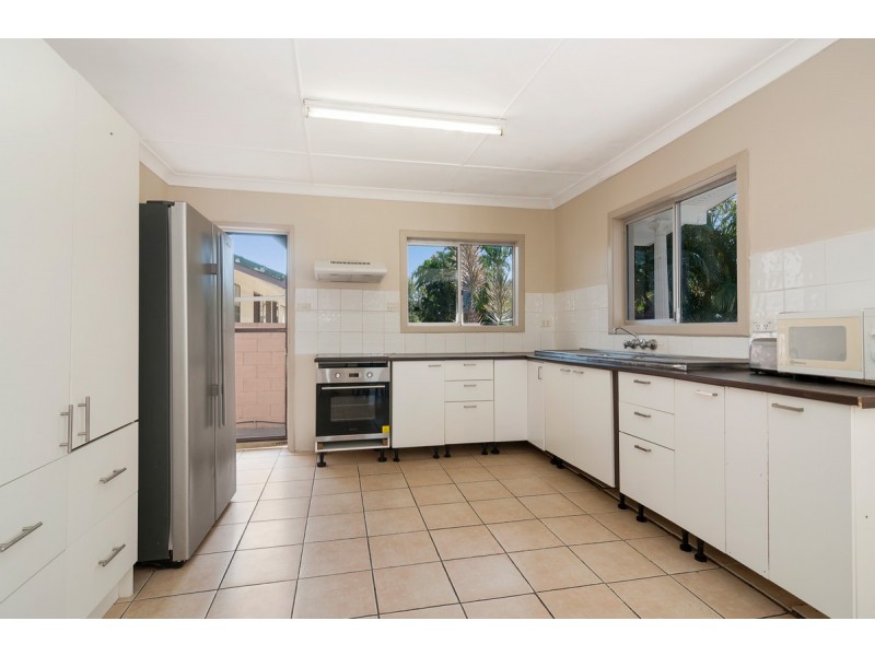 16 Iando Street, Coombabah QLD 4216