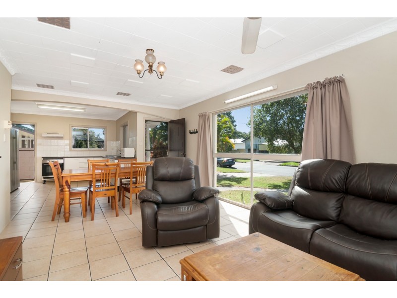 16 Iando Street, Coombabah QLD 4216