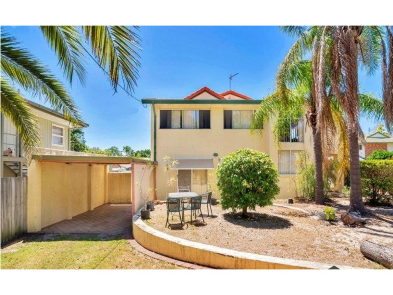 5A/30 Government Road, Labrador QLD 4215