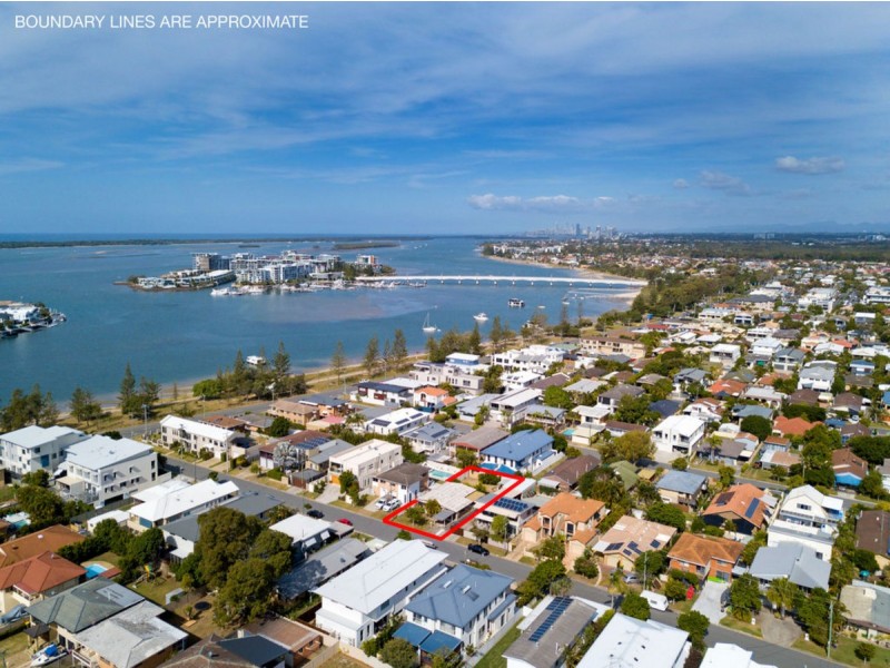12 Eider Avenue, Paradise Point QLD 4216