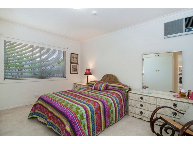 12 Eider Avenue, Paradise Point QLD 4216