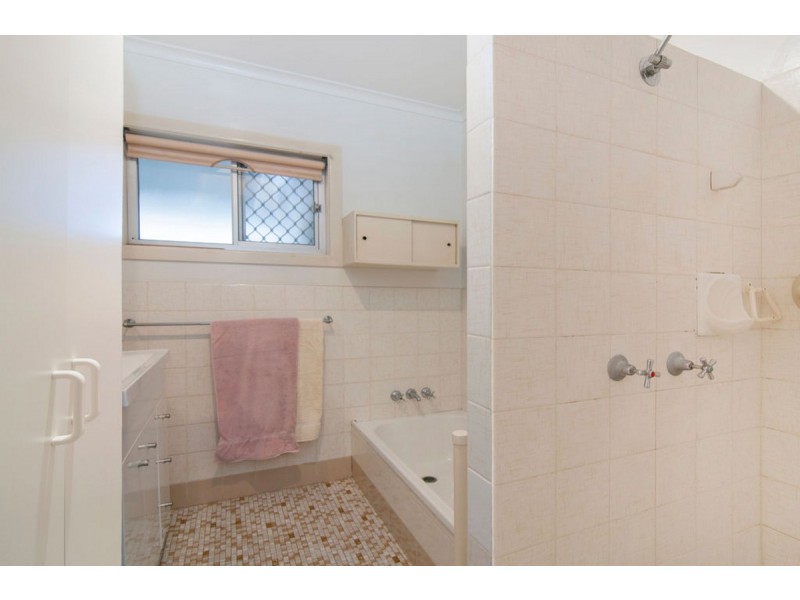 12 Eider Avenue, Paradise Point QLD 4216