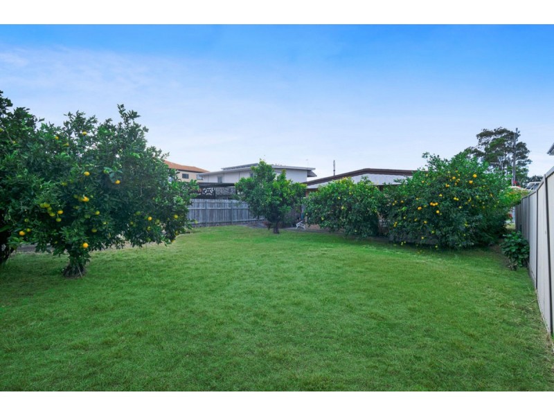12 Eider Avenue, Paradise Point QLD 4216