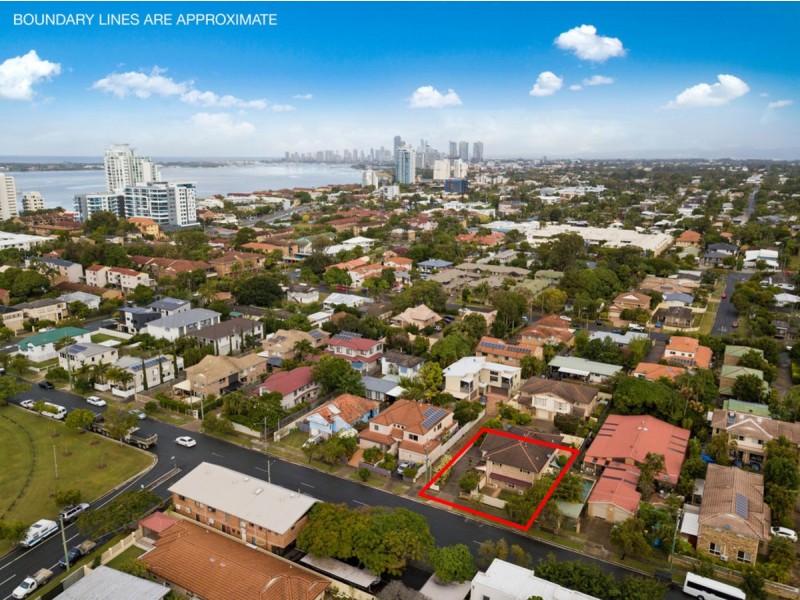 1/32 Broad Street, Labrador QLD 4215