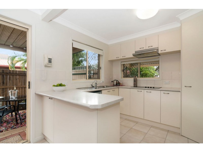 1/32 Broad Street, Labrador QLD 4215