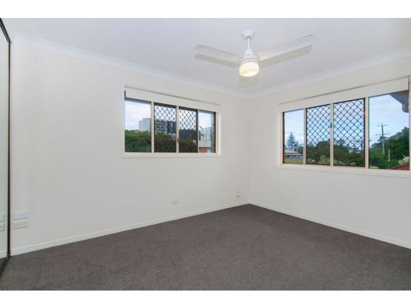 1/32 Broad Street, Labrador QLD 4215