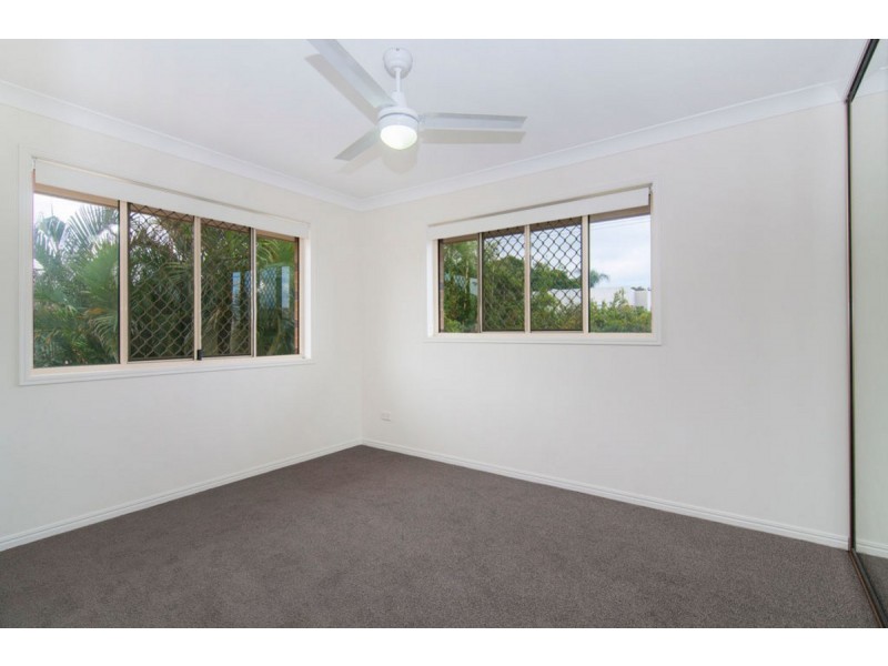 1/32 Broad Street, Labrador QLD 4215