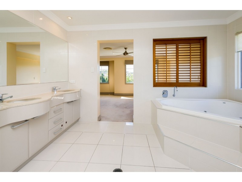 7 Mellum Circuit, Pacific Pines QLD 4211