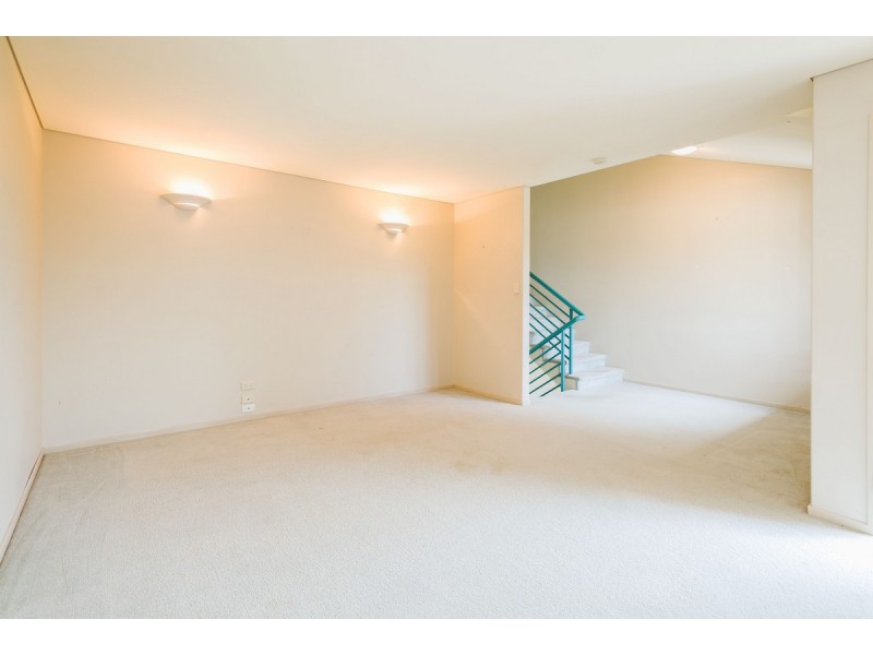 6a The Esplanade, Paradise Point QLD 4216