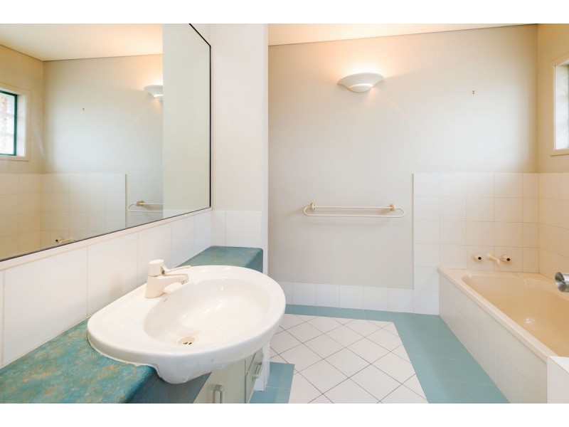 6a The Esplanade, Paradise Point QLD 4216
